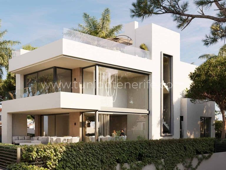 Villa for sale in Marbella Este