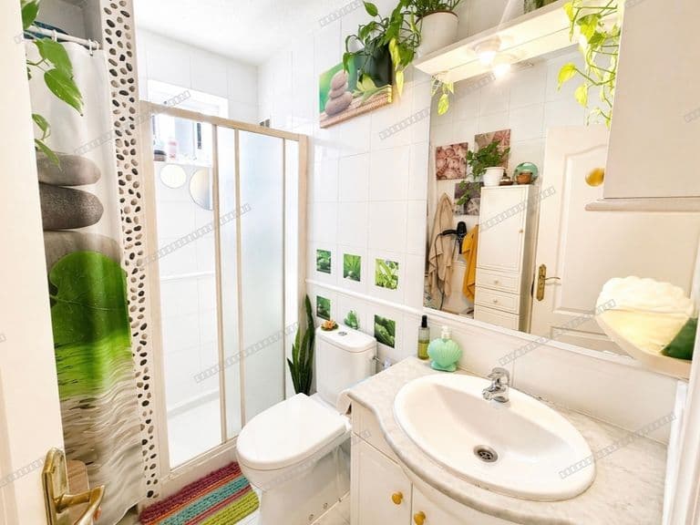 Apartamento con terraza y piscina comunitaria en Los Cristianos