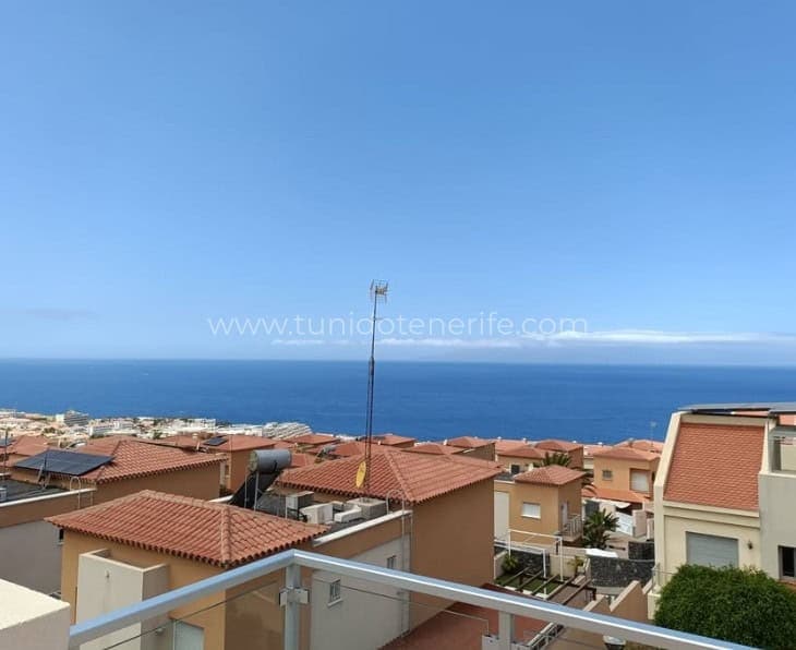 Таунхаус на продажу в Puerto de Santiago, юг Tenerife