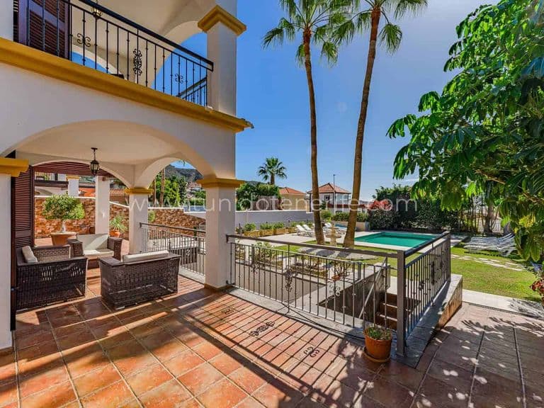 Vilă de vânzare în El Madroñal de Fañabe, Costa Adeje