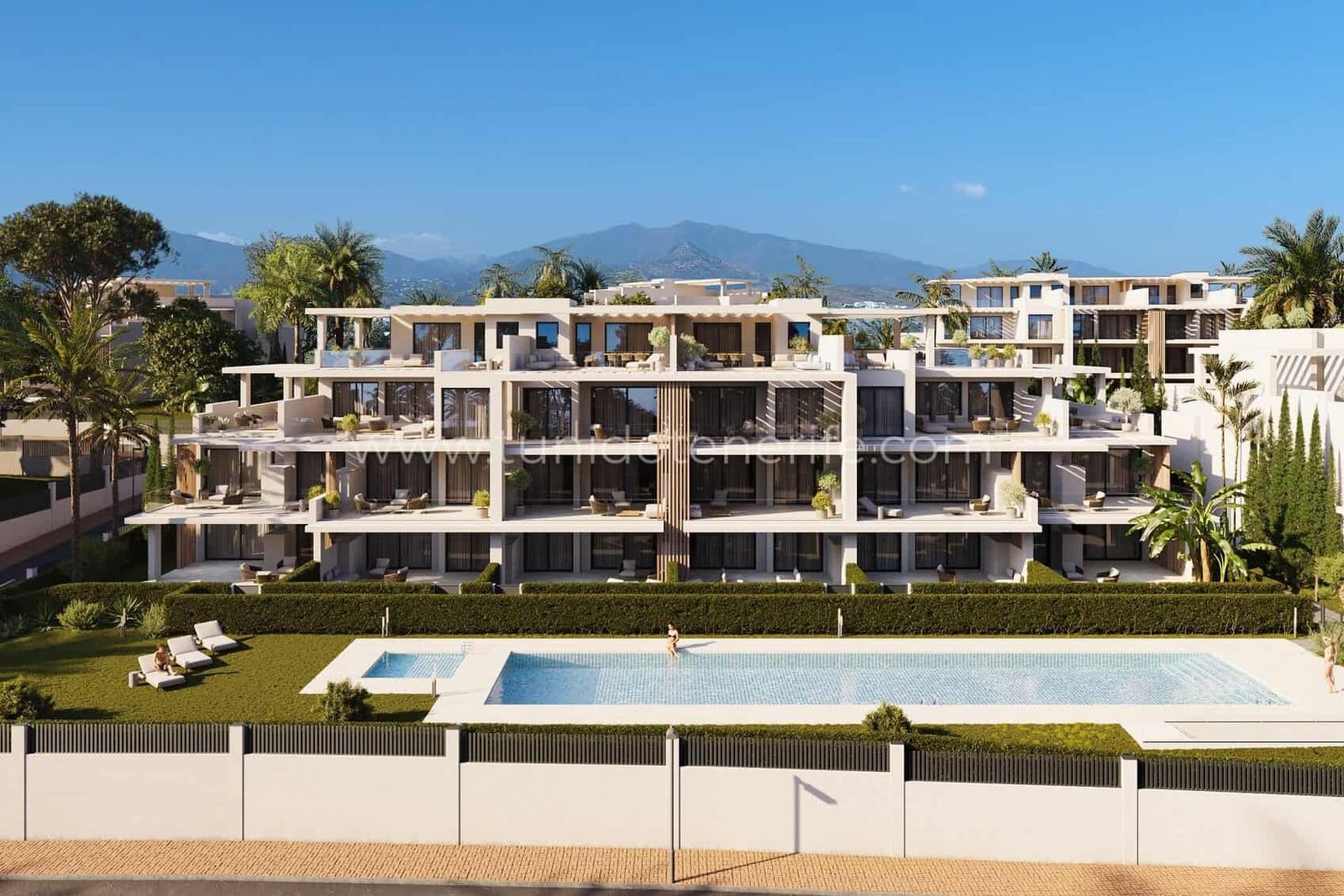 Piscină exterioară, clădire modernă și grădină