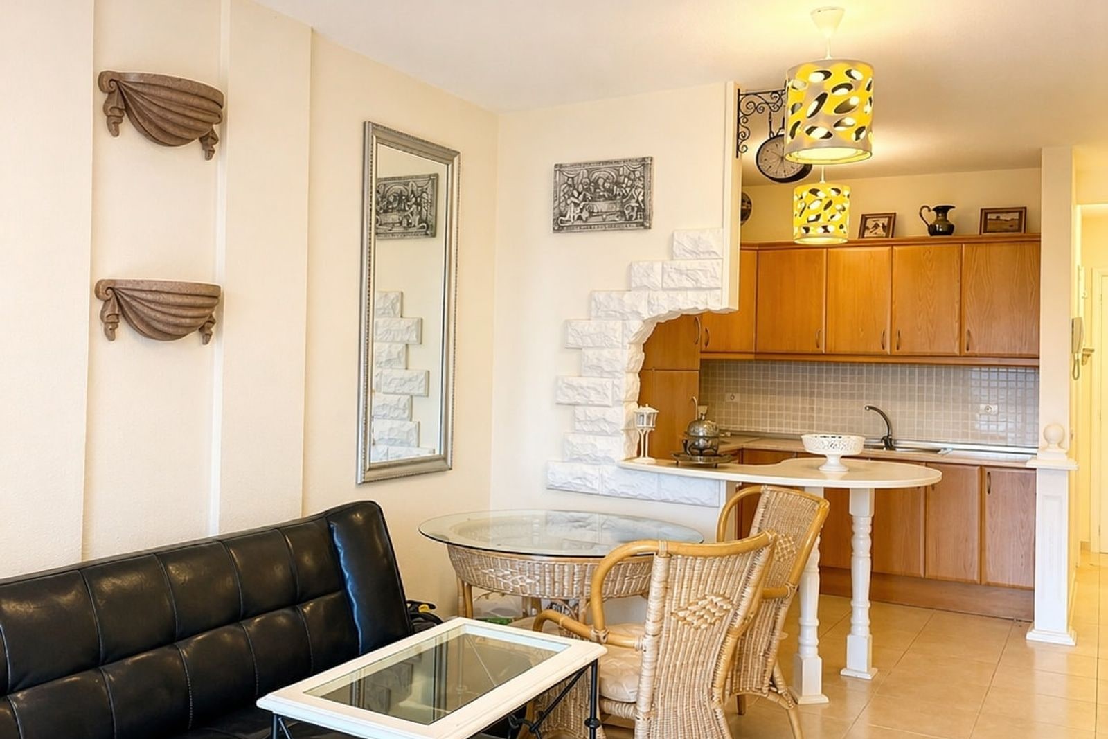 Apartamento en venta en Chayofa con terraza y piscina comunitaria