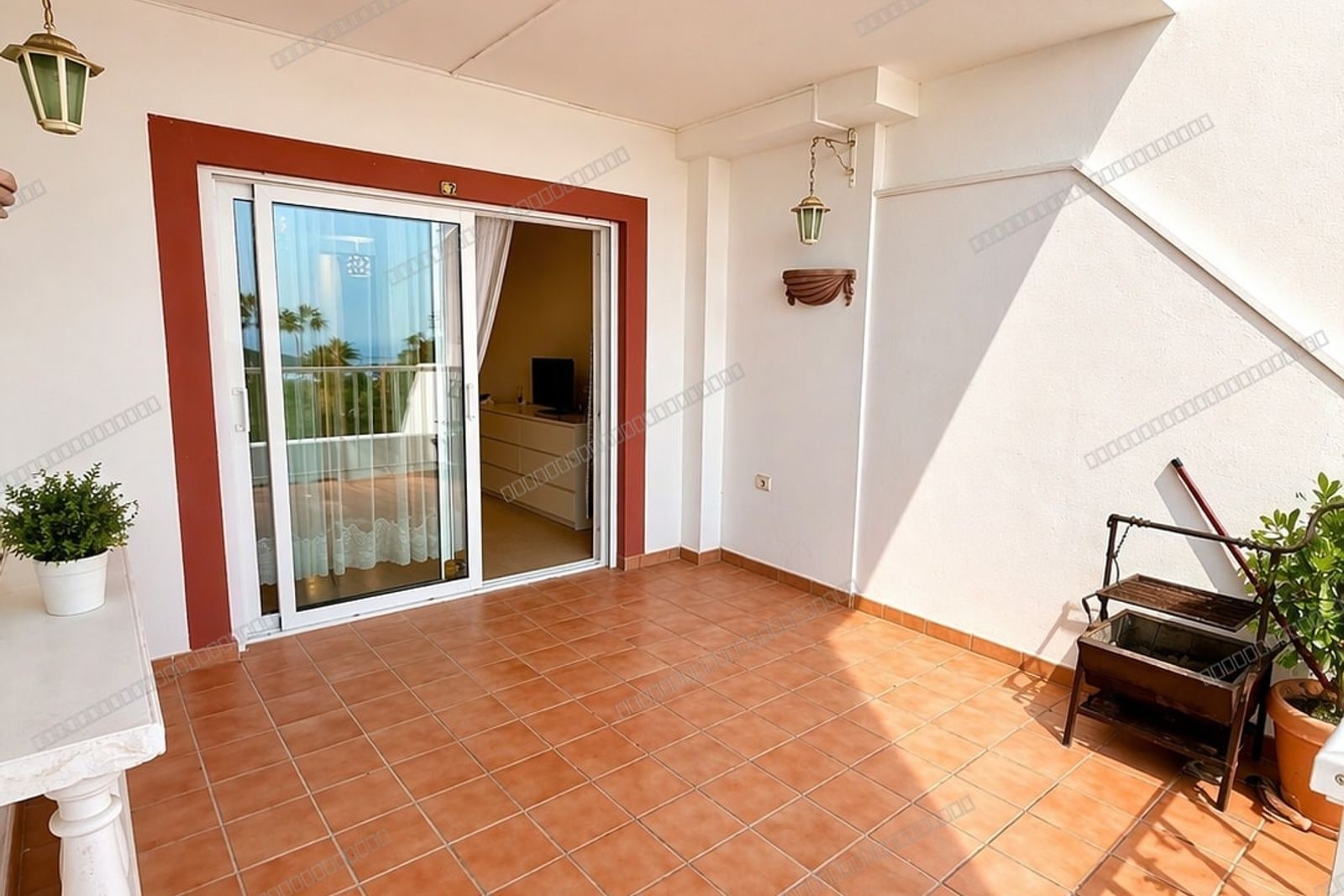 Apartamento en venta en Chayofa con terraza y piscina comunitaria