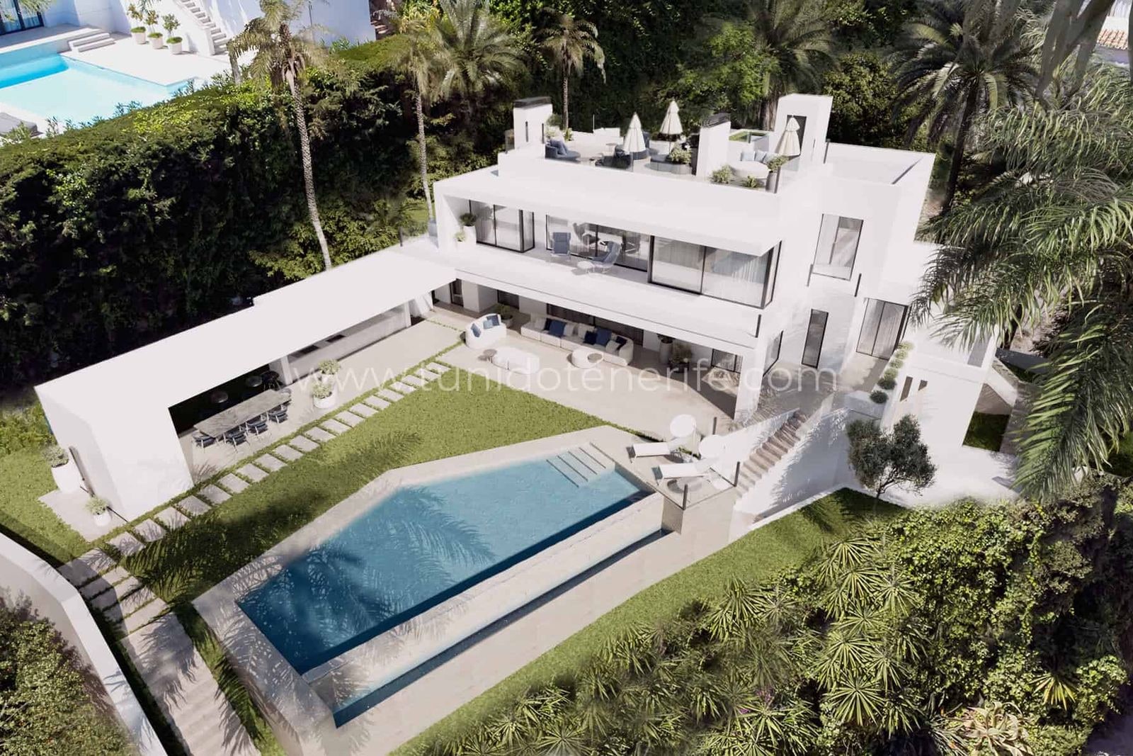 Exterior cu piscină, terasă și grădină tropicală