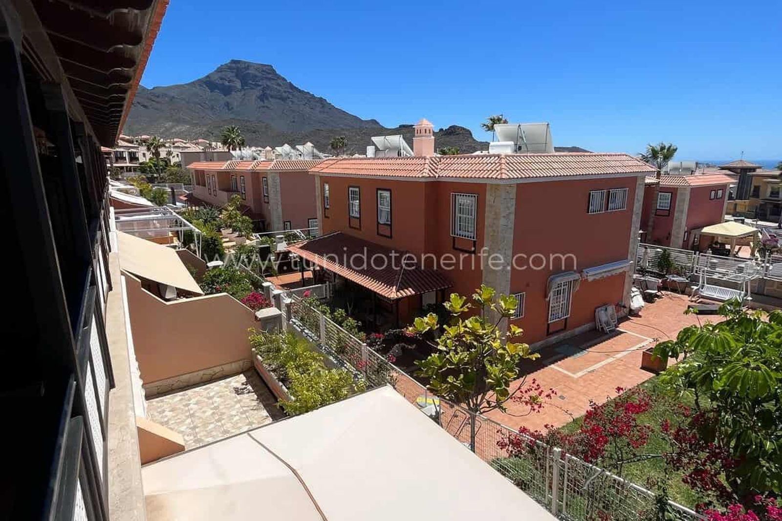 Будинок на продаж в Adeje, південь Tenerife