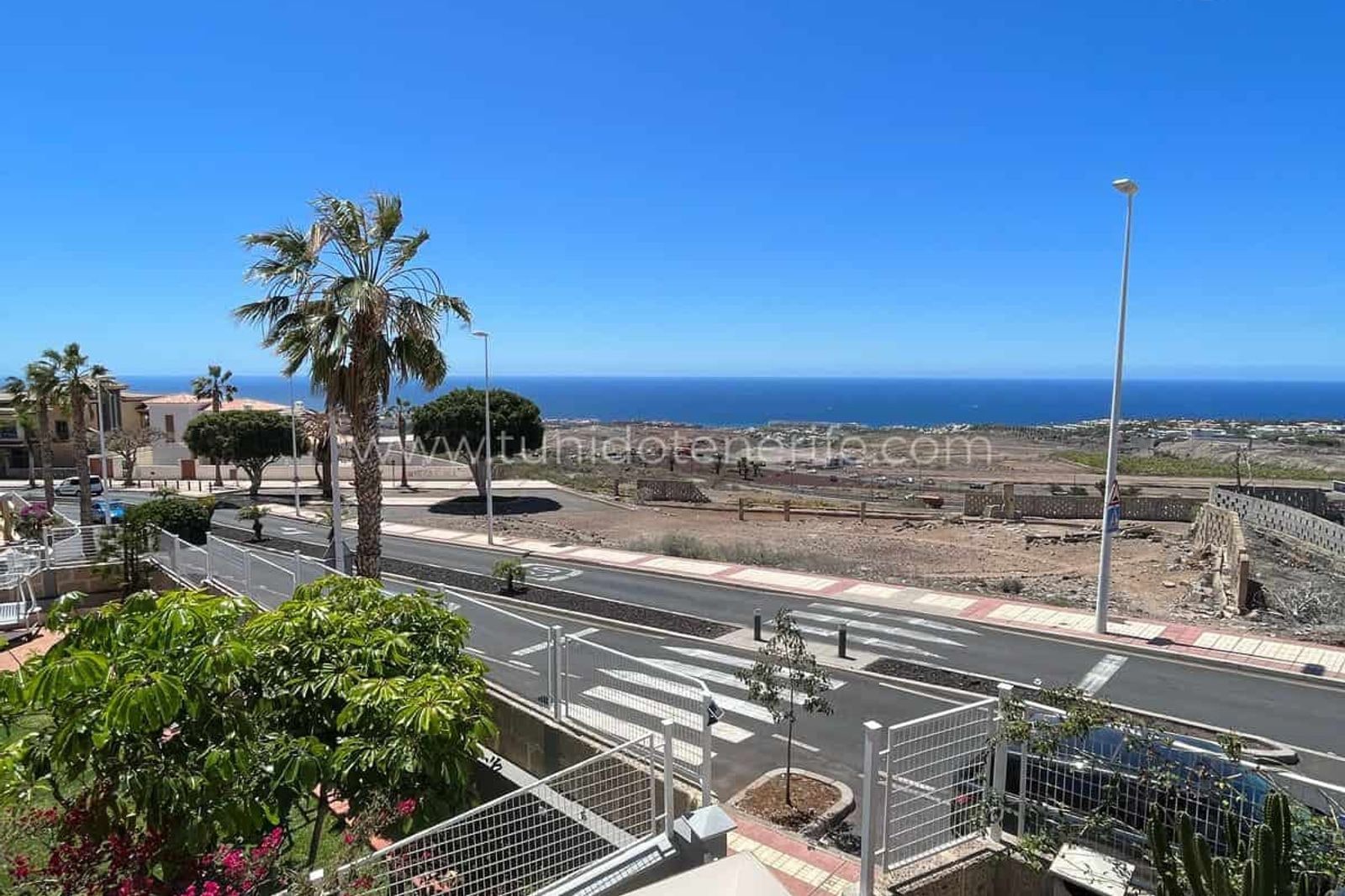 Будинок на продаж в Adeje, південь Tenerife