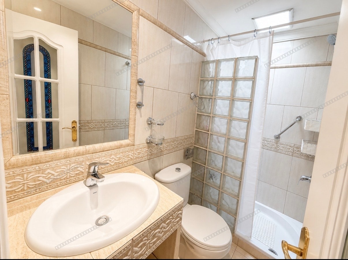 Apartamento con terraza y vistas al océano en Los Gigantes