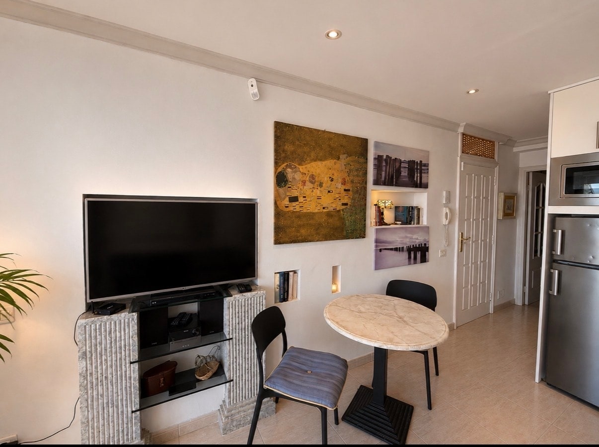 Apartamento con terraza y vistas al océano en Los Gigantes