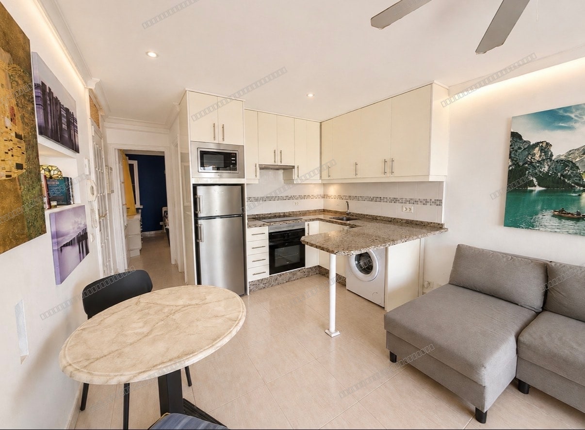 Apartamento con terraza y vistas al océano en Los Gigantes