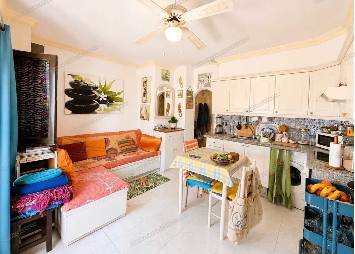 Apartamento con terraza y piscina comunitaria en Los Cristianos