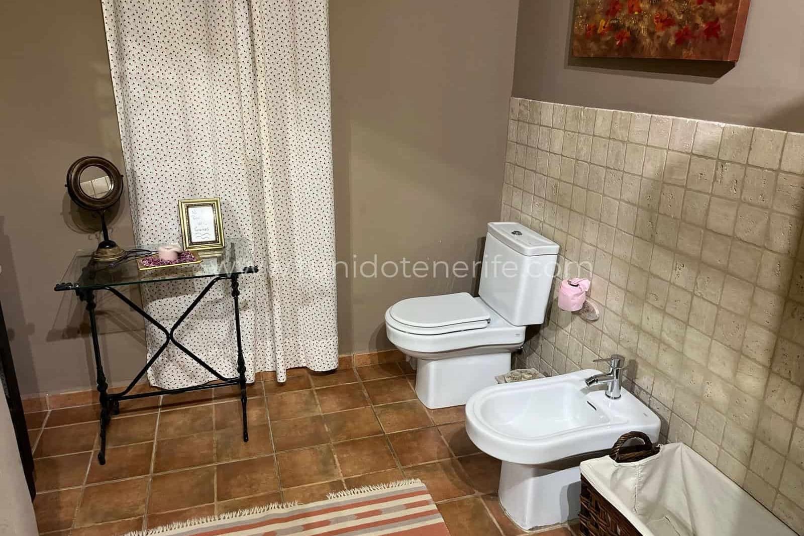 Bathroom with toilet, bidet and sink