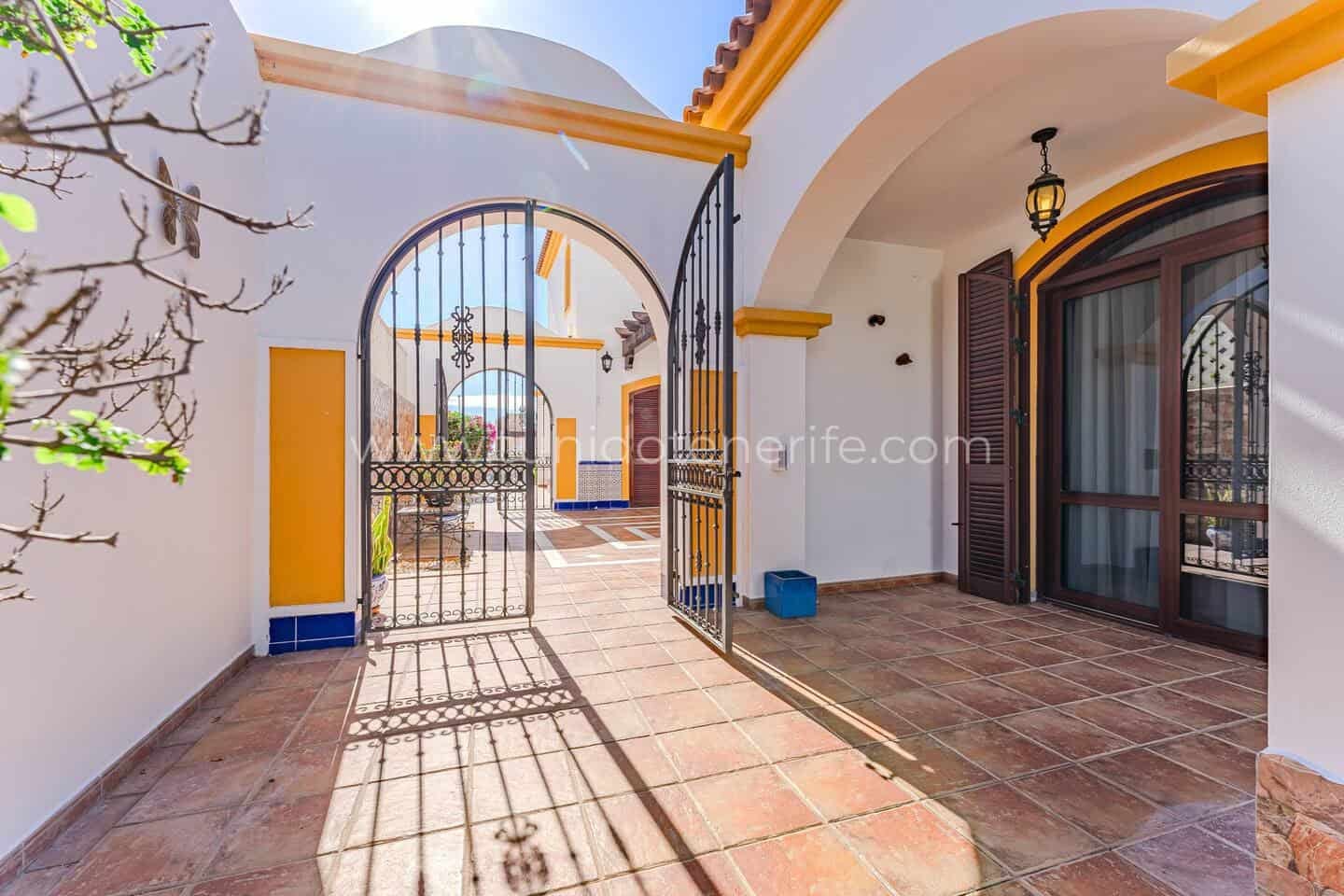 Vilă de vânzare în El Madroñal de Fañabe, Costa Adeje