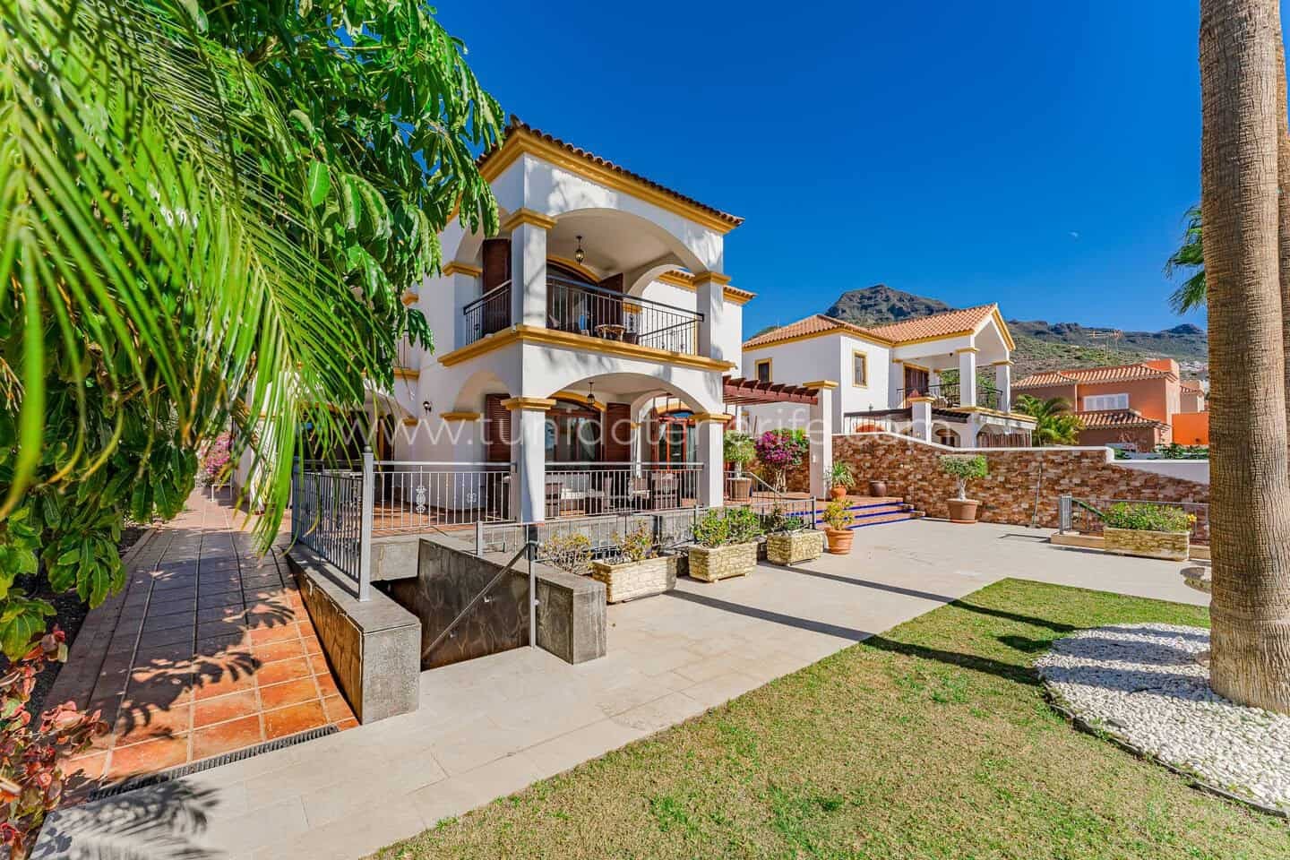 Vilă de vânzare în El Madroñal de Fañabe, Costa Adeje
