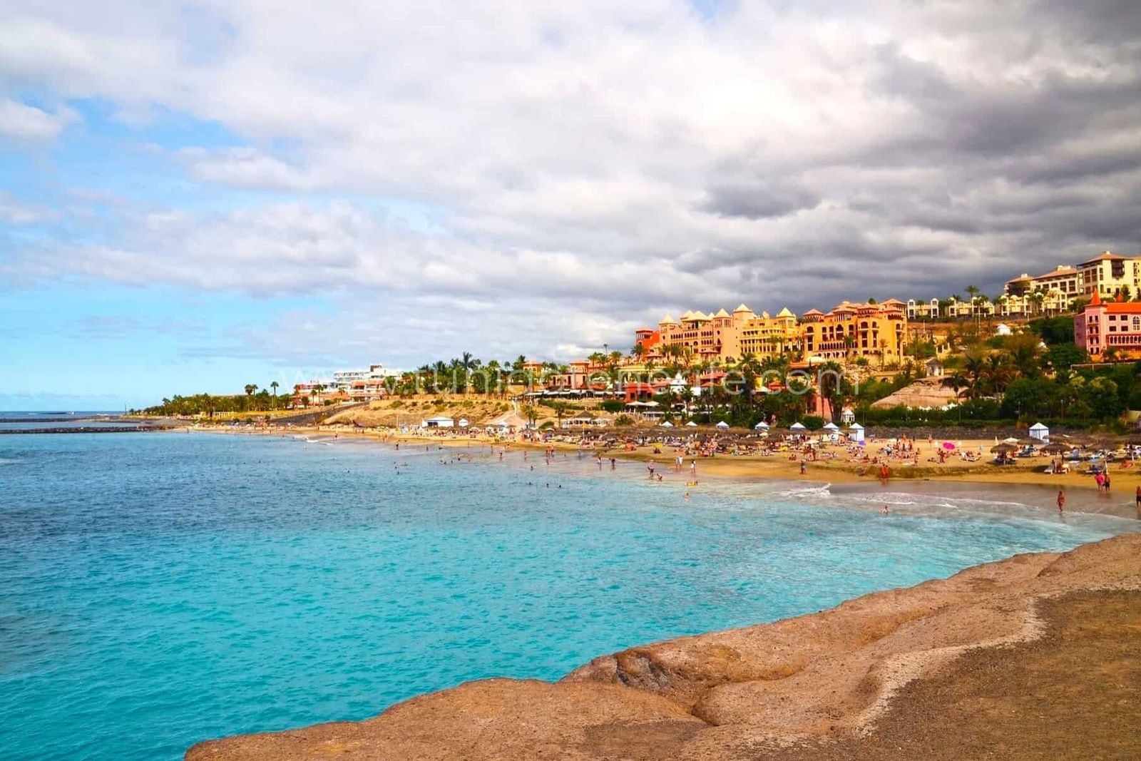 Las Mejores Zonas para Comprar en Costa Adeje: Guía por Barrios