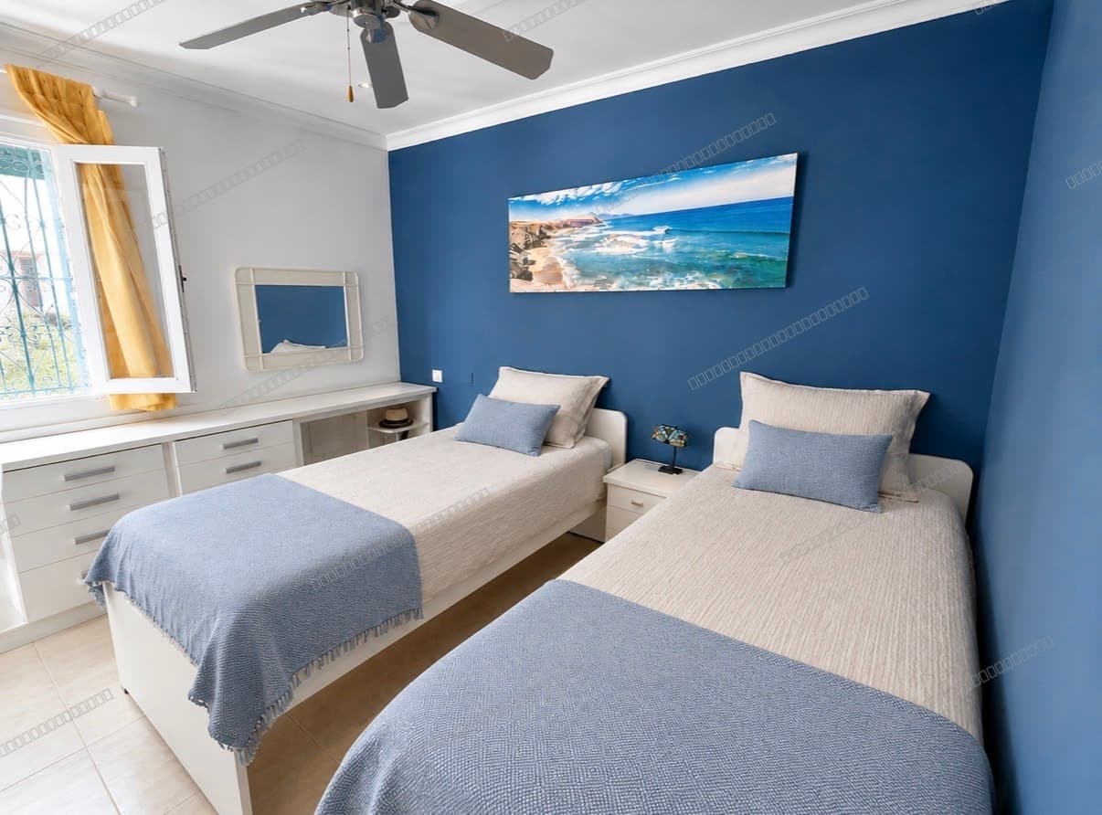 Apartamento con terraza y vistas al océano en Los Gigantes