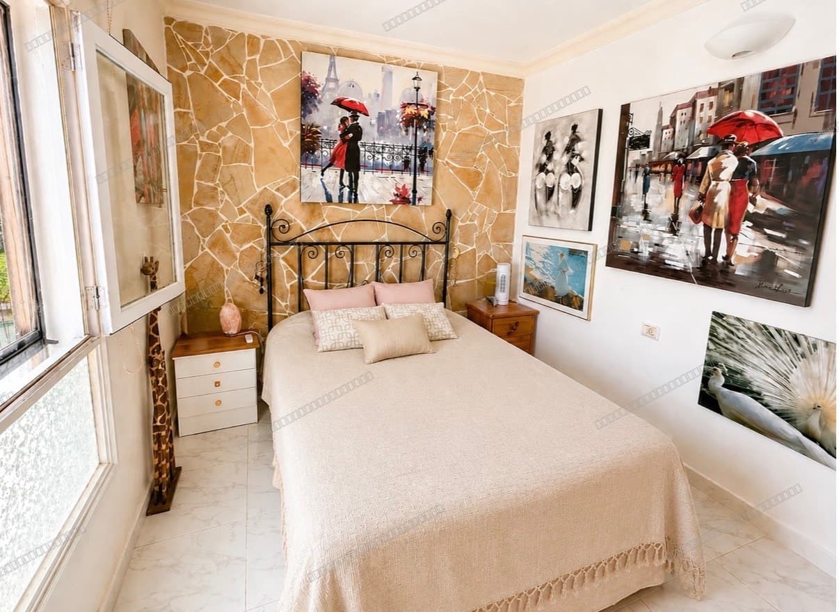 Apartamento con terraza y piscina comunitaria en Los Cristianos