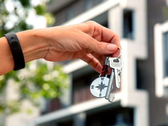 Diferența dintre Apartament, Garsonieră, Duplex, Penthouse și Bungalow în Spania, Tu Nido Tenerife Livrarea cheilor de apartament