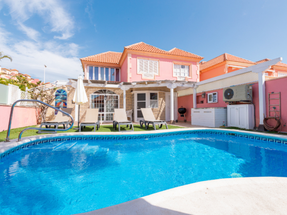 Bonita villa con piscina en El Duque, Costa Adeje, Tu Nido Tenerife