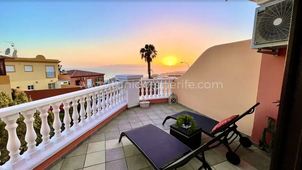 Rent Duplex with Sunset Views in Tenerife