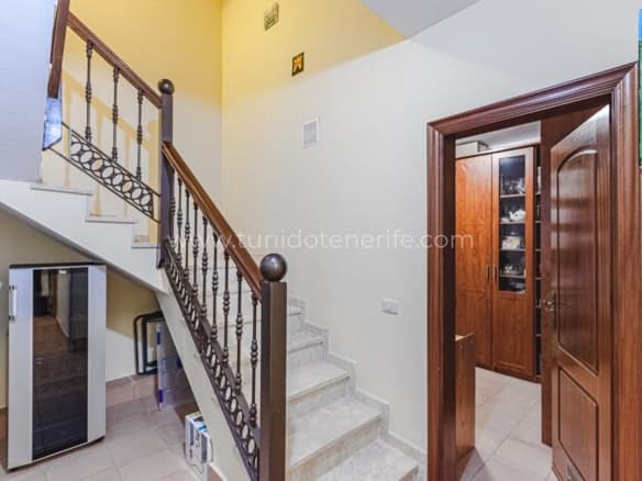 Casa en venta en Playa del Duque, Tenerife Sur, Tu Nido Tenerife